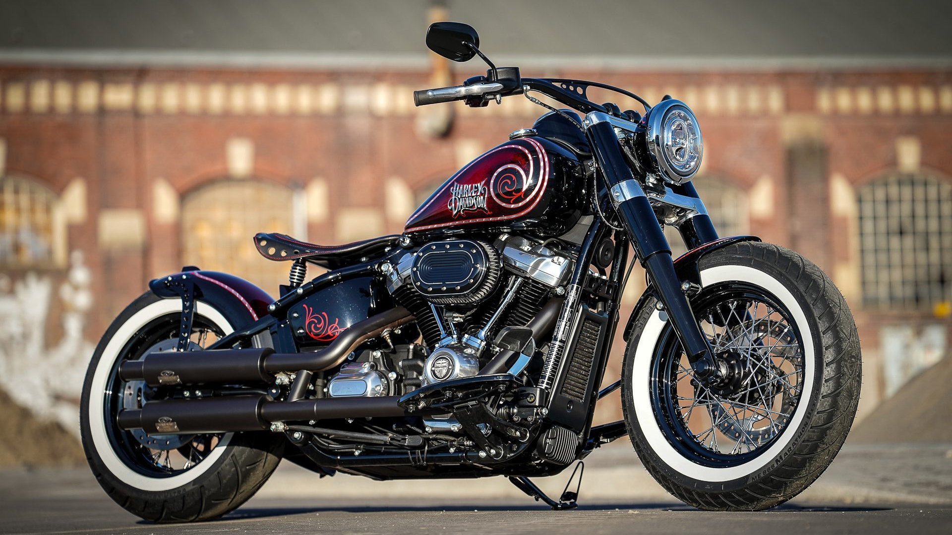 促进足球全民参与，举办“全民足球日”大型活动，全民足球游戏